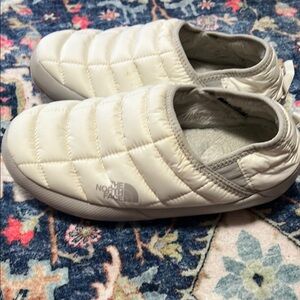The North Face Women's Cream Slippers